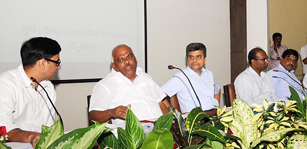 ನವೆಂಬರ್‍ನಲ್ಲಿ ಸಾರ್ವಜನಿಕರಿಗೆ ಆರೋಗ್ಯ ಭಾಗ್ಯ ಒದಗಿಸಲು ಸನ್ನದ್ಧರಾಗಿ: ಅಧಿಕಾರಿಗಳಿಗೆ ರಮೇಶ್‍ ಕುಮಾರ್ ಸೂಚನೆ